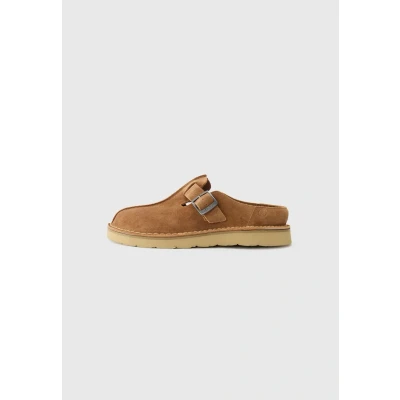Abbildung von Clarks Unisex Solsbury Mule Sandal, Cola Suede, 44 EU