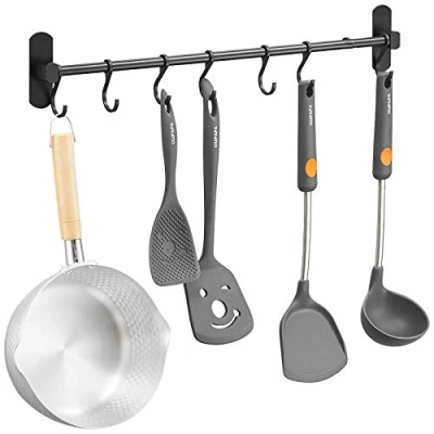 Abbildung von Hakenleiste ohne Bohren, Küchenleiste mit 7 Haken, küchenstange Patentierter Kleber + Selbstklebender Kleber, Aluminium, Matte Finish (Schwarz)