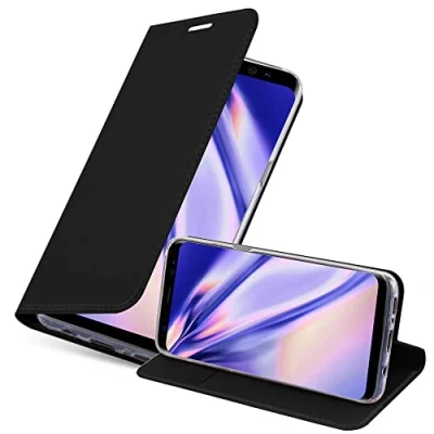 Abbildung von Cadorabo Hülle kompatibel mit Samsung Galaxy S8 aus Premium Kunst Leder Flip Klappbare Stoßfeste Magnetische [Standfunktion] [Kartenfächern] Cover für Tasche in Schwarz