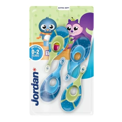 Abbildung von Jordan ® Step 1 Baby Zahnbürste 0 2 Jahre Die Original Kleinkindzahnbürste mit extra weichen Borsten und weichem Beißring für Babygummis Easy Grip 4 pack