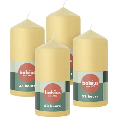 Abbildung von Bolsius Glatte Stumpenkerzen Beige 4 Stück 12 x 6 cm Dekorative Haushaltkerzen Länge Brenndauer 33 Stunden Unparfümierte Enthält Natürliches Pflanzenwachs Ohne Palmöl