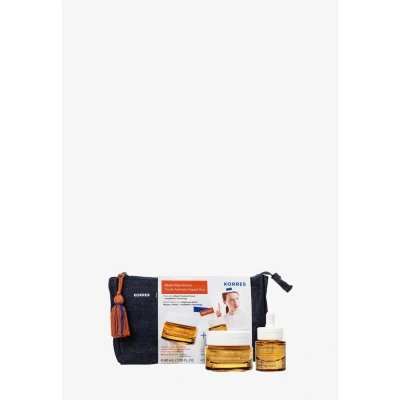 Abbildung von KORRES Black Pine Primus Youth Activator Expert Duo, Anti Aging Vorteilsset aus Tagescreme 40ml und Booster 15ml für mehr Spannkraft ein reduziertes Erscheinungsbild von Falten, vegan
