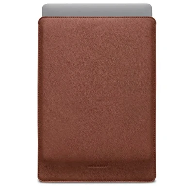 Abbildung von Woolnut Leder Sleeve Case Hülle Tasche für MacBook Pro 16 Zoll Cognac Braun (2021 2024, M1/M2/M3)