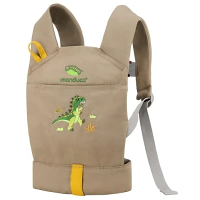 Abbildung von manduca DollCarrier Puppentrage für Kleinkinder ab 18 Monaten Puppenzubehör Jungen und Mädchen zum Tragen von Kuscheltier Puppe (T Rex/Dinosaurier)