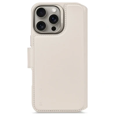 Abbildung von Apple iPhone 16 Pro Max Hülle MagSafe Echtleder Decoded Klapphülle/2 in 1 Case Handyhülle Beige