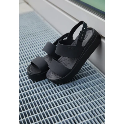 Abbildung von Crocs Brooklyn LOW Wedge Plateausandalette, Damen, Größe: 36/37, Black Schuhe