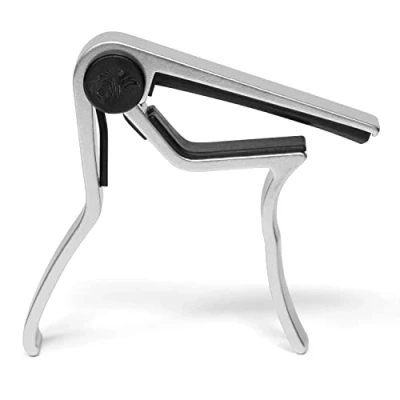 Abbildung von TIGER Einhand Triggercapo, Universal Gitarrencapo für Akustische Gitarre, Klassische E Gitarre und Bassgitarre. Leichte Handhabung Chrome