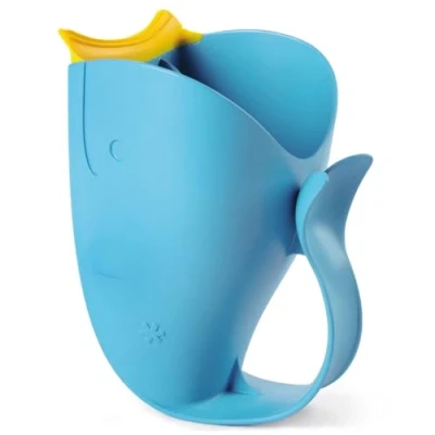 Abbildung von Skip Hop Badespielzeug Haarspülbecher Moby, Wal, Becher mit Gummilippe, zum Haare waschen, Haarwaschhilfe