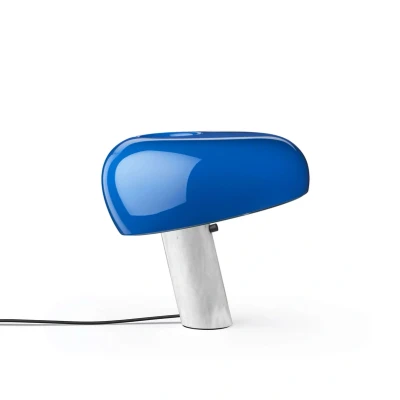 Abbildung von FLOS Tischleuchte Snoopy, marineblau, Marmor, Metall