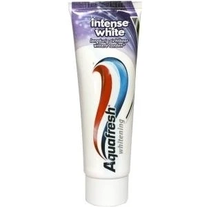 Abbildung von Aquafresh Intense White Zahnpasta mit Aufhellungseffekt, für gesundes Zahnfleisch, starke Zähne und frischen Atem, 12 x 75 ml