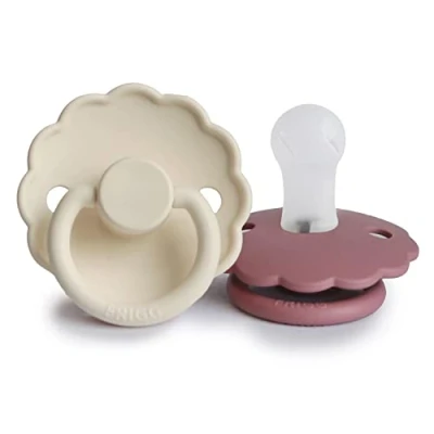 Abbildung von FRIGG Daisy Silikon Schnuller 2 Packung Symmetrischer Sauger in Kirschform BPA frei Hergestellt Dänemark (Cream/Dusty Rose, Größe 1 (0 6 Monate))