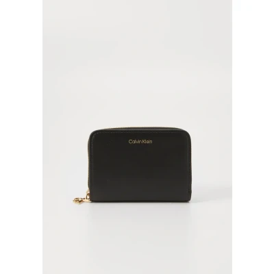 Abbildung von Calvin Klein Geldbörse &quot;CK PULLER MEDIUM FLAP ZIP AROUND&quot;, Damen Geldbörse, Portemonnaie mit CK Logo