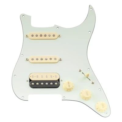 Abbildung von Musiclily Pro HSS Auto Split Pre wired Loaded Pickguard ST Gitarren Vorverdrahtetes Schlagbrett mit Artec Staggered Alnico 5 Humbucker Tonabnehmer für Strat Style E Gitarre, 3 lagig Aged White