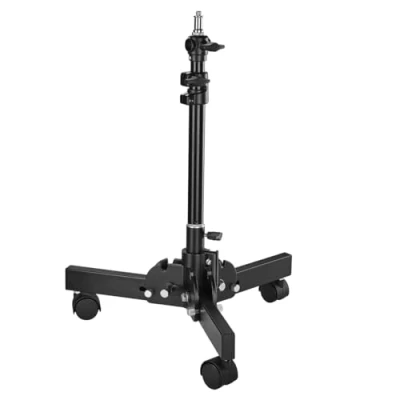 Abbildung von Walimex Pro Boden Rollstativ kompakt 70cm (maximal Arbeitshöhe 18 bis 70cm, Belastbarkeit: 6 kg, Anschlußadapter 5/8 Zoll Spigot mit 1/4 und 3/8 Anschluss) schwarz
