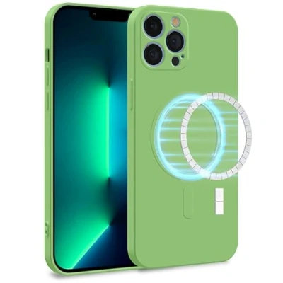 Abbildung von MyGadget Hülle für Apple iPhone 13 Pro Max [ kompatibel mit MagSafe ] Zweilagige Handyhülle Kameraschutz Cover Innenfutter &amp; Silikon außen Grün