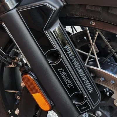 Abbildung von Resin Bike Aufkleber für Motorrad Kompatibel mit Harley Davidson Pan America 2020 2023. Kotflügelschutz vor Stößen und Kratzern. Aufklebersatz 3D Harzklebstoff Stickers Made in Italy