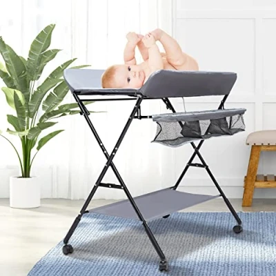 Abbildung von Wickelkombi, Mobiler Wickeltisch Wickelkommode Wickelauflage, Klappbar Baby Wickelauflage mit Sicherheitsgurt und Ablagefächern, platzsparend stabil (Grau Rädern)