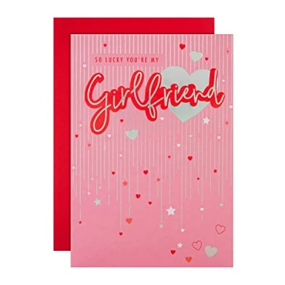 Abbildung von Hallmark Valentinstagskarte für Freundin klassisches rosa Herz und Stern Design