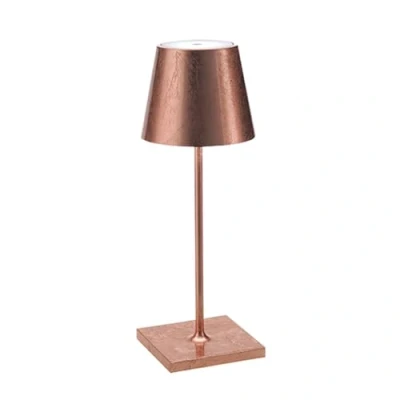 Abbildung von Zafferano Poldina Pro Mini Dimmbare LED Tischlampe aus Aluminium, Schutzart IP54, Verwendung im Innen /Außenbereich, Kontaktladestation, H30cm, EU Stecker (Blattkupfer)