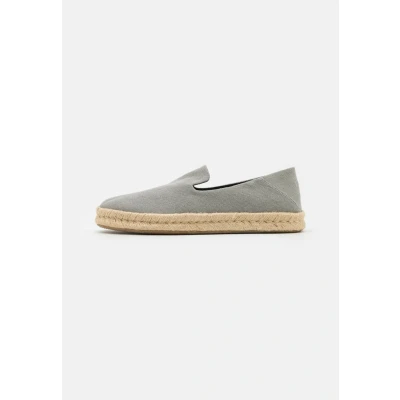 Abbildung von TOMS Herren Slipper Schuhe Santiago Espadrille Canvas Freizeit Elegant Slip Ons Uni schwarz grau
