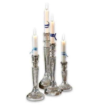 Abbildung von Loberon Kerzenständer 4er Set Selby, unterschiedliche Höhen, mundgeblasen, Kerzenhalter im Vintage Stil, für Stabkerzen, nach Bauernsilber Art verspiegelt, Kerzenleuchter, Glas, Silber