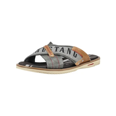 Abbildung von Mustang Shoes Pantolette, Sommerschuh, Schlappen, Poolslides, mit auffälligem Logoschriftzug
