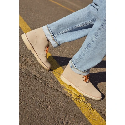 Abbildung von Clarks Originals Desert BOOT Sportlicher Schnürer sand, Herren, Größe: 40, Sand Schuhe
