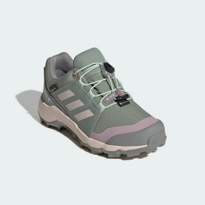 Abbildung von Adidas Terrex GORE TEX Hiking Sneaker low für Kinder, Größe: 36 2/3, Silver green/linen green/preloved fig Schuhe