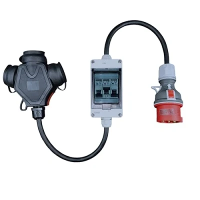 Abbildung von RoadEu Starkstrom Adapter, CEE Stecker 32A, 380V auf 220V 3X Schuko Kupplung, Sicherungskasten mit Leitungsschutzschalter 16A C, Gummi Starkstromkabel 1 Meter. Adapter 32A 230V