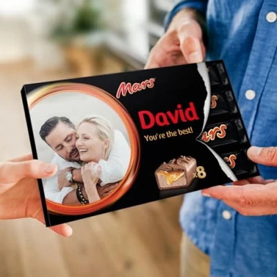 Abbildung von Mars personalisierte Schokoladentafel Personalisieren Sie Ihre riesige Milchschokolade Geschenkbox, das perfekte Geschenk für Frauen, Männer (Mars geschenkdoos)