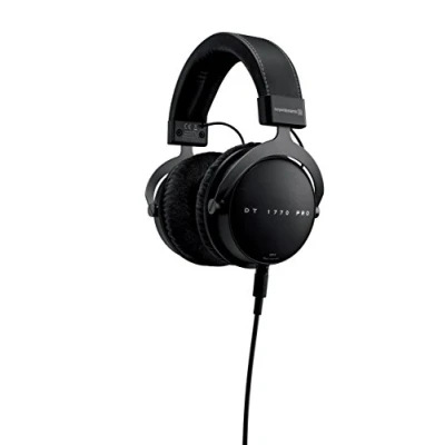 Abbildung von beyerdynamic DT 1770 PRO Over Ear Studiokopfhörer in schwarz. Geschlossene Bauweise, steckbares Kabel