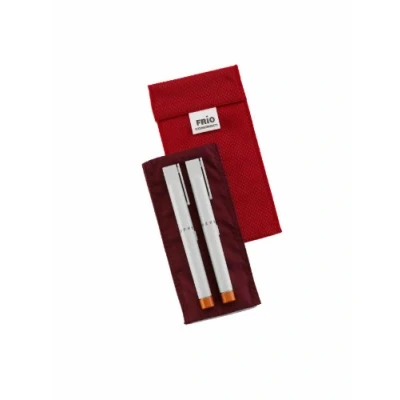 Abbildung von FRIO DOPPEL Diabetiker Insulin Kühltasche 8 x 18 cm Weinrot Für bis zu 2 Pens Kühlt mit kaltem Wasser I Keine Kühlakkus notwendig Wiederverwendbar