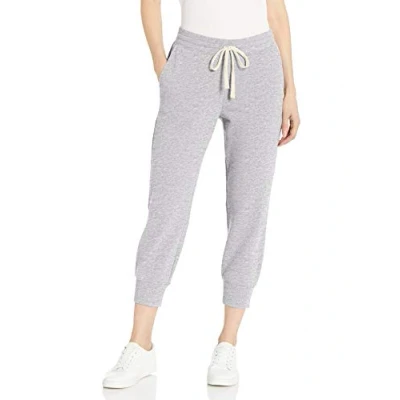 Abbildung von Amazon Essentials Damen Fleece Capri Jogginghose (in Übergröße erhältlich), Hellgrau Meliert, XL