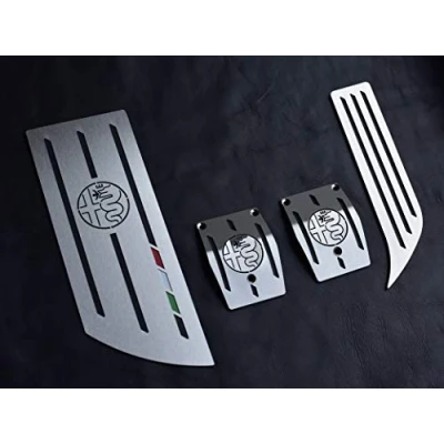 Abbildung von Pedale Set mit Fußstütze Stahlabdeckung für Alfa_Romeo GIULIA &amp; STELVIO Schaltgetriebe 4 Stück Auto Pedal Pedalkappen Brems Gas Kupplungspedal Fußablage Fußpedal Edelstahl Gebürstet Komplett