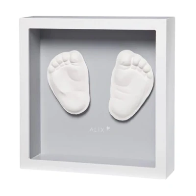 Abbildung von Baby Art Tiefer Bilderrahmen inkl. 3D Gipsabdruck Set zum Selbermachen, dermatologisch geteste Gipsmasse härtet schnell aus, für Handabdruck Fußabdruck, My Sculpture Frame, grau weiß