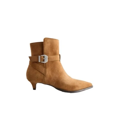 Abbildung von Next Regular FIT Buckle Detail Western Ankle Boot, Damen, Größe: 38, Camel brown suede Schuhe