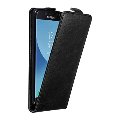 Abbildung von Cadorabo Hülle kompatibel mit Samsung Galaxy J7 2017 Flip Design aus Premium Kunst Leder Klappbare Stoßfeste Magnetische Cover für Tasche in Schwarz