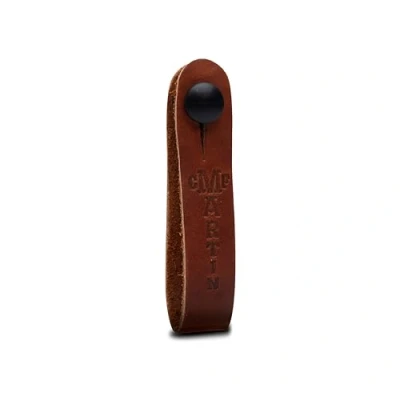 Abbildung von CF 18A0032 Martin Gitarrengurt Schlaufe für Akustikgitarre (zur Befestigung am Gitarren Kopf, aus Leder, mit Knopf) Braun