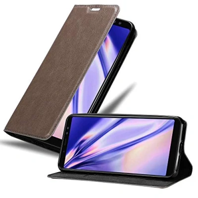 Abbildung von Cadorabo Hülle kompatibel mit Samsung Galaxy A8 2018 aus Premium Kunst Leder Flip Klappbare Stoßfeste Magnetische [Standfunktion] [Kartenfächern] Cover für Tasche in Braun