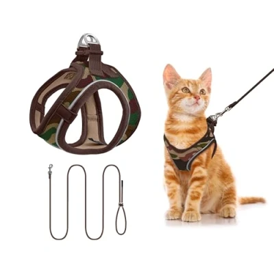 Abbildung von Qianruida Geschirr und Leine für Katzen, verstellbares Geschirr, mit reflektierenden Streifen, leicht anzuziehen, Katzen/Welpen (Camouflage XS)