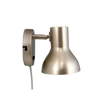 Abbildung von Dyberg Larsen Bob Wandlampe mit Metallfinish beige