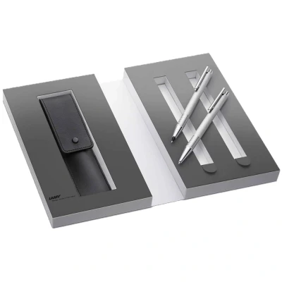 Abbildung von Lamy logo Set brushed aus Kugelschreiber 206 inkl. Großraummine M 16 schwarz und Druckbleistift 106 mit Feinstrichmine 40 (0,7 mm), inkl Lederetui Geschenkverpackung
