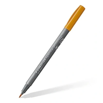 Abbildung von STAEDTLER brush pen pigment Arts, goldocker, pigmentierte Premium Zeichentusche, Pinselspitze für variable Linienbreite, wasserfest, schnelltrocknend, 10 pens im Kartonetui, 371 16