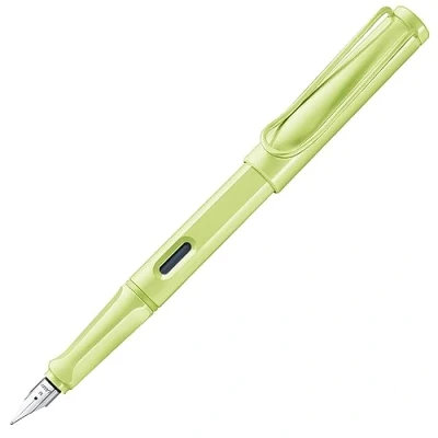 Abbildung von Lamy safari springgreen Füller Füllhalter mit ergonomischem Griff &amp; polierter Linkshänder Stahlfeder (LH) in Strichbreite M robuster ASA Kunststoff inkl. Tintenpatrone T 10 blau