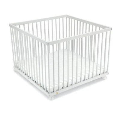 Abbildung von FabiMax Laufgitter 100x100 cm mit Matratze CLASSIC, 3 fach höhenverstellbar, Parkettrollen, Buche, weiß lackiert