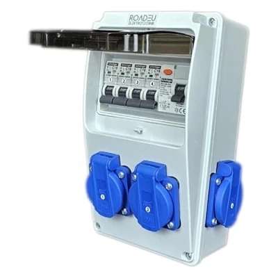 Abbildung von RoadEu Stromverteiler 230V. 4X Schuko Steckdose mit Sicherungsautomat 16A. Baustromverteiler 16A FI Schalter. Steckdosen integriert Sicherungskasten. IP54 Wandverteiler Aussen Wasserdicht
