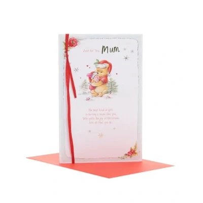 Abbildung von UK Greetings Disney Winnie Puuh Weihnachtskarte für Mama Pooh &amp; Ferkel Design