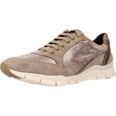 Abbildung von Sneakers Geox Modell D Sukie B Farbe Brown