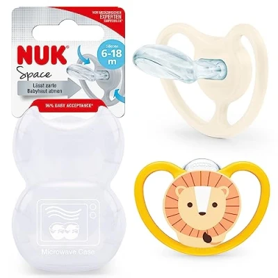 Abbildung von NUK Space Schnuller mit extra Belüftung BPA freies Silikon 6 18 Monate Löwe &amp; Sonne 2 Stück Beige