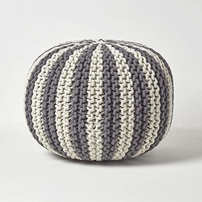 Abbildung von Homescapes Pouf, grau weiß gestreifter Strickpouf, großes Bodenkissen 40 x 50 cm, dekorativer Fußhocker mit grob gestricktem Bezug aus 100% Baumwolle, Strickpuff/Strickhocker